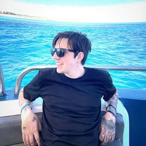 🌟 Стикер «илья коряков/mzlff(2)» для Telegram