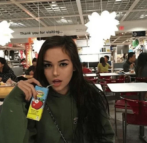 😋 Стикер «girls» для Telegram