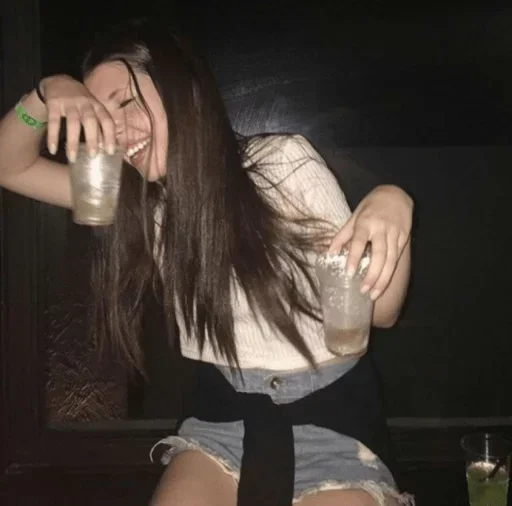 🍻 Стикер «girls» для Telegram