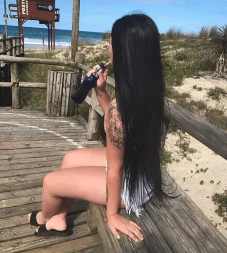 🥤 Стикер «girls» для Telegram