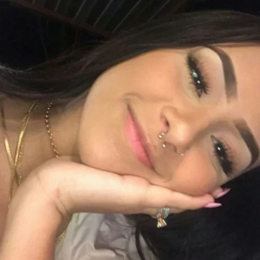 🙇‍♀ Стикер «girls» для Telegram