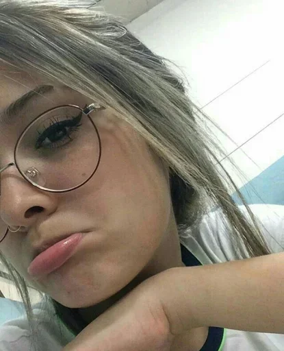 ☹️ Стикер «girls» для Telegram