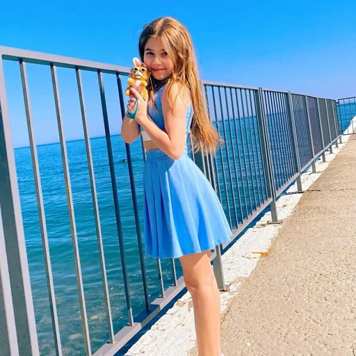 😀 Стикер «МИЛАНА ХАМЕТОВА БОГИНЯ» для Telegram