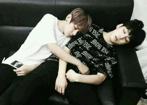 😴 Стикер «Kpop» для Telegram