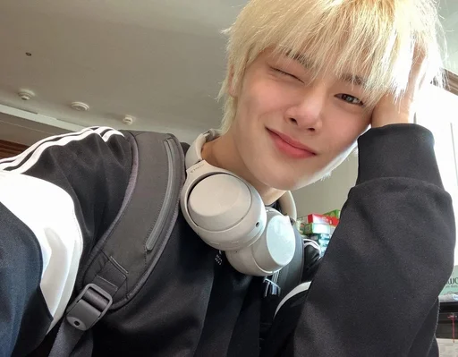 🌟 Стикер «Kpop» для Telegram