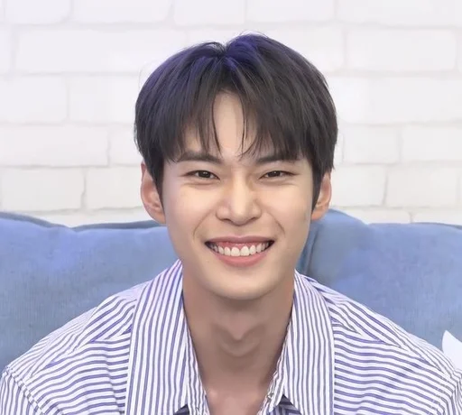 😁 Стикер «Doyoung» для Telegram