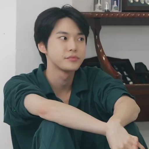 😳 Стикер «Doyoung» для Telegram