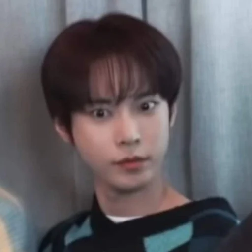 😳 Стикер «Doyoung» для Telegram