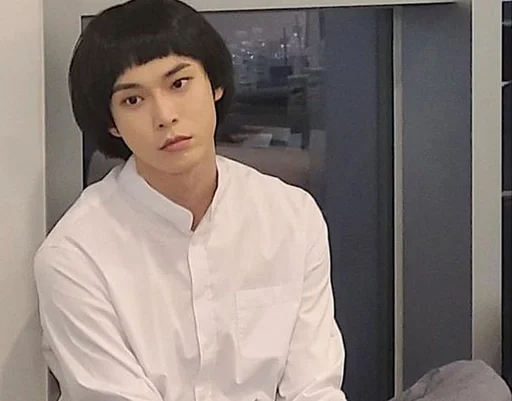 😔 Стикер «Doyoung» для Telegram