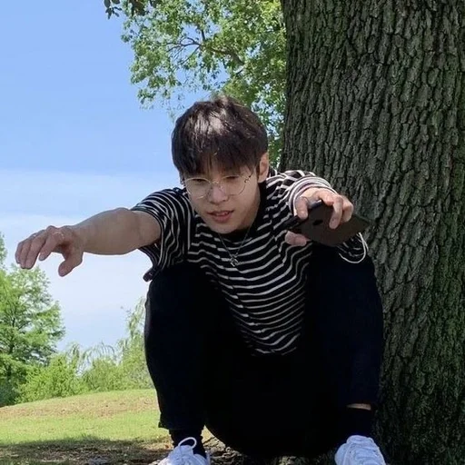 😎 Стикер «Doyoung» для Telegram