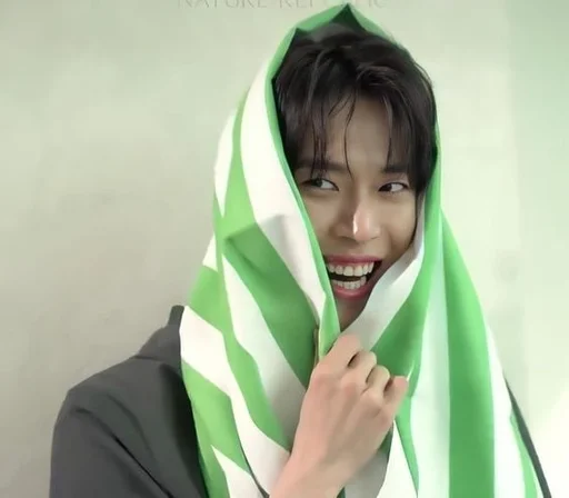 😄 Стикер «Doyoung» для Telegram