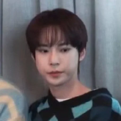 😐 Стикер «Doyoung» для Telegram