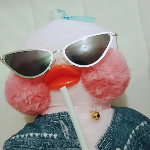 😐 Стикер «Ducky Dolly» для Telegram