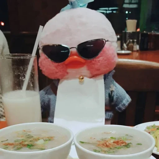 😐 Стикер «Ducky Dolly» для Telegram