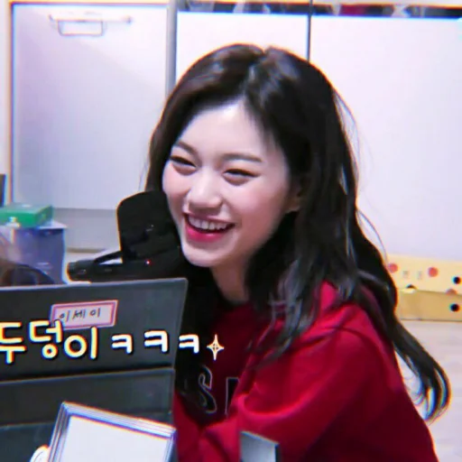 🌷 Стикер «kim doyeon» для Telegram