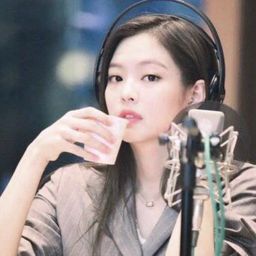 ➖ Стикер «DBW Jennie» для Telegram