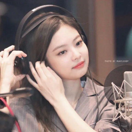 ➖ Стикер «DBW Jennie» для Telegram