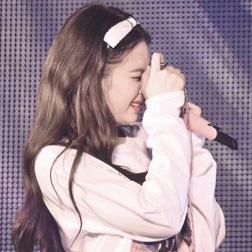 ➖ Стикер «DBW Jennie» для Telegram