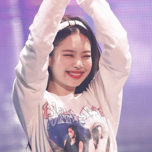 ➖ Стикер «DBW Jennie» для Telegram