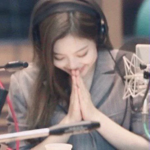 ➖ Стикер «DBW Jennie» для Telegram