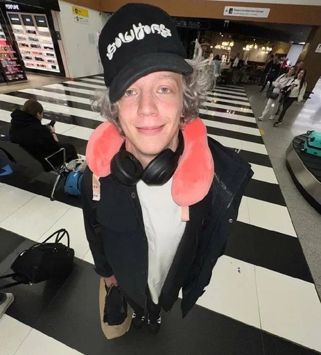 🧢 Стикер «twitchcouples» для Telegram