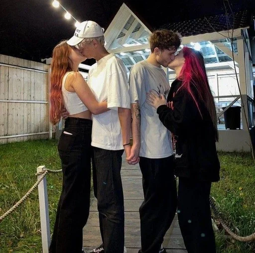 💞 Стикер «twitchcouples» для Telegram