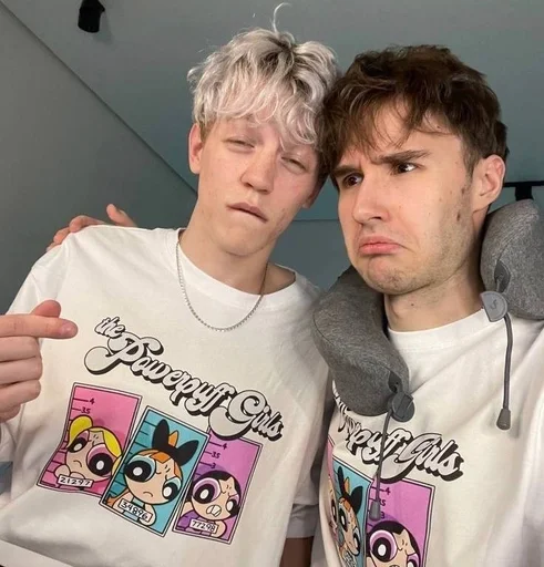 🥸 Стикер «twitchcouples» для Telegram