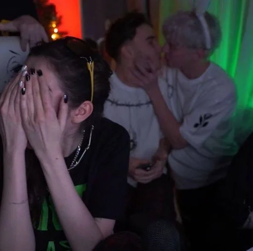 🤭 Стикер «twitchcouples» для Telegram