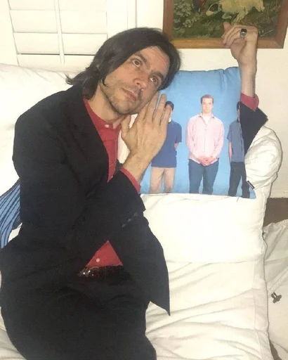🥰 Стикер «weezer» для Telegram