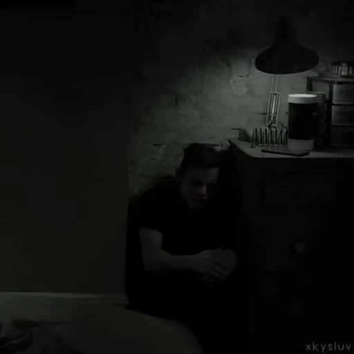 😭 Стикер «Elliot Alderson» для Telegram
