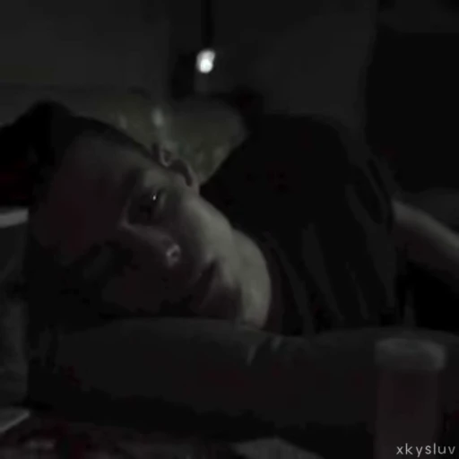 😔 Стикер «Elliot Alderson» для Telegram