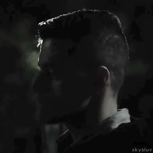 😔 Стикер «Elliot Alderson» для Telegram