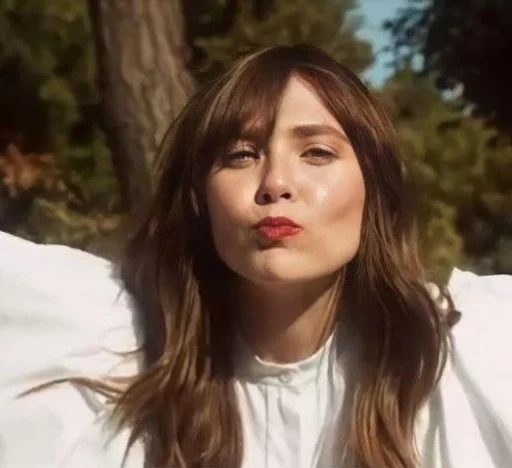 💋 Стикер «Elizabeth Olsen» для Telegram