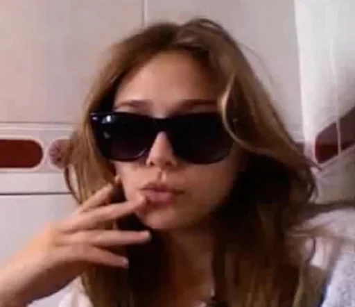 😎 Стикер «Elizabeth Olsen» для Telegram