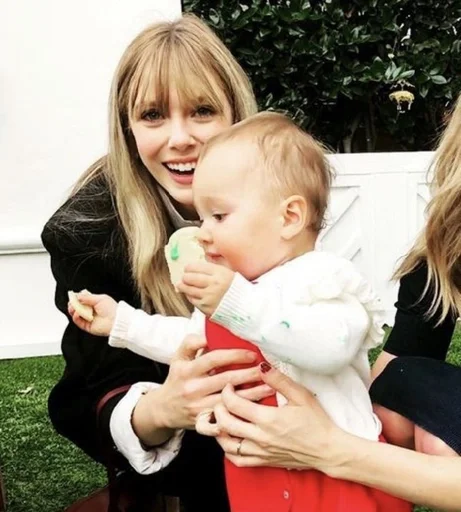 👶 Стикер «Elizabeth Olsen» для Telegram