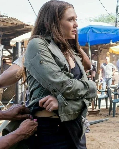 👚 Стикер «Elizabeth Olsen» для Telegram