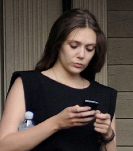 😑 Стикер «Elizabeth Olsen» для Telegram
