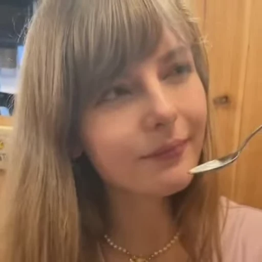😋 Стикер «ella freija элла фрея» для Telegram