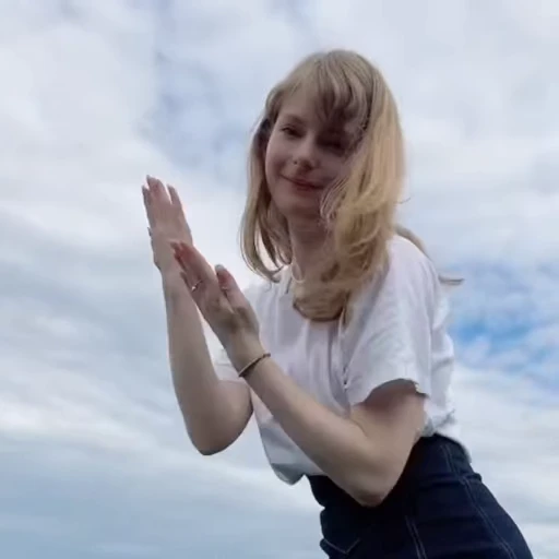 😉 Стикер «Ella Freya» для Telegram