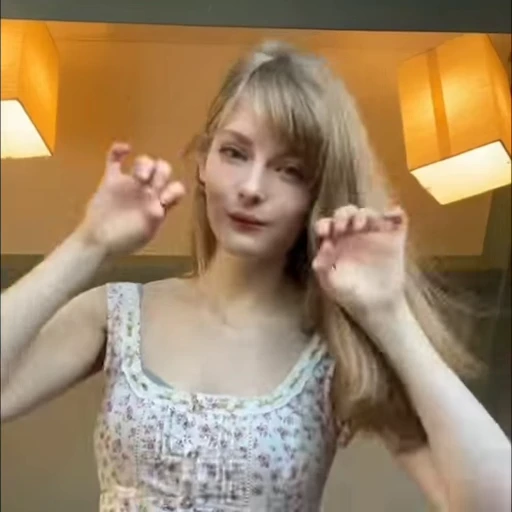 😝 Стикер «Ella Freya» для Telegram