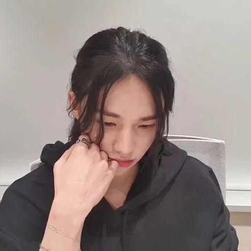🌱 Стикер «hwan» для Telegram