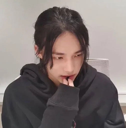 🌸 Стикер «hwan» для Telegram