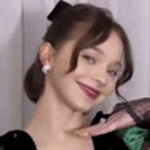 🤩 Эмодзи «Emma Myers» для Telegram