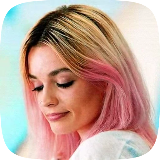 🍀 Стикер «Emma Mackey» для Telegram