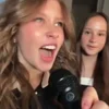 Стикер 17 Анюта