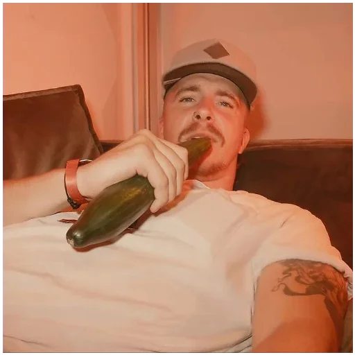 🥒 Стикер «Eskimo Callboy» для Telegram