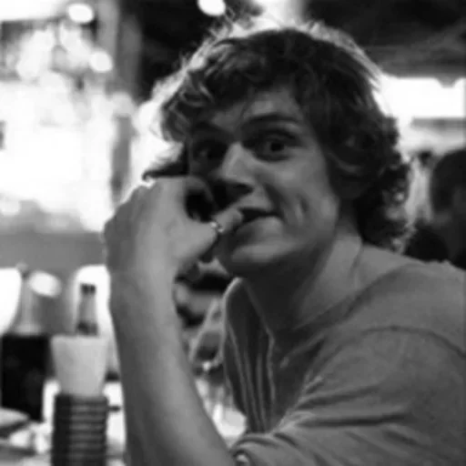 😐 Стикер «Evan Peters» для Telegram