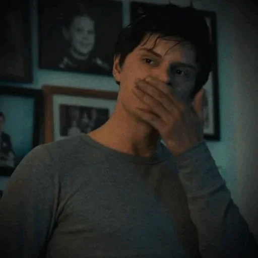 😐 Стикер «Evan Peters» для Telegram