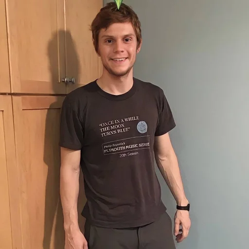 🍼 Стикер «Эван Питерс» для Telegram