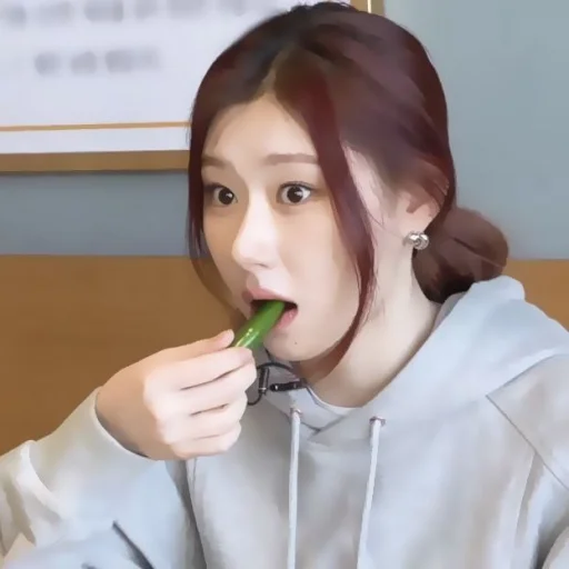 🌡 Стикер «Chaeryeong» для Telegram